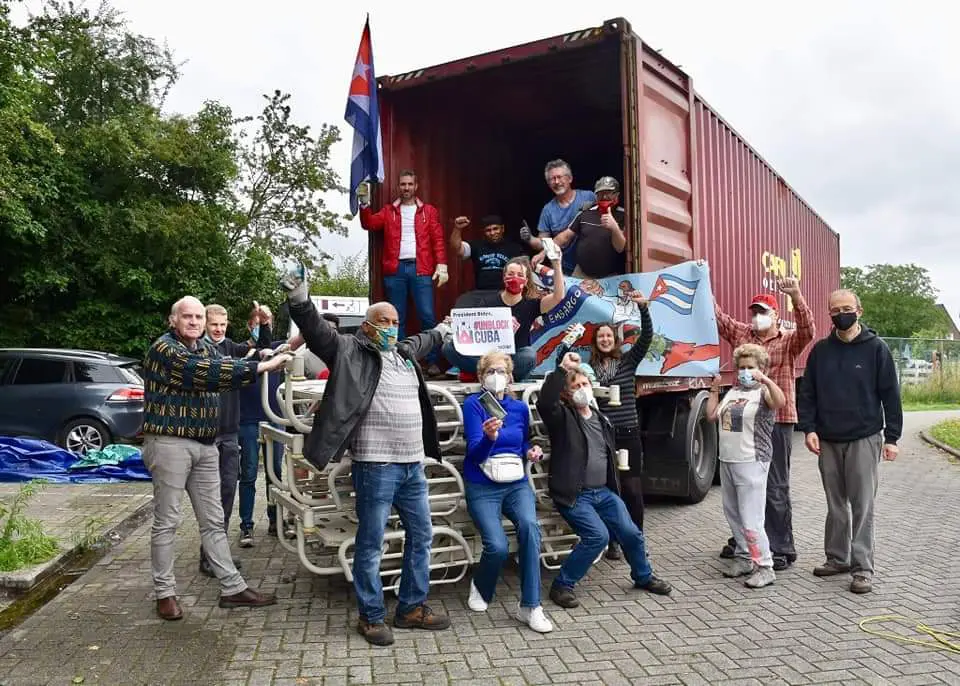 Cubanismo.be bij container Medisch materiaal Cuba paascampagne campagne de Pâques